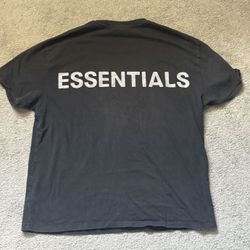 Essentials Tee 