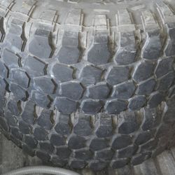 2) R17 35 Ironman M/T 60-70% LIFE