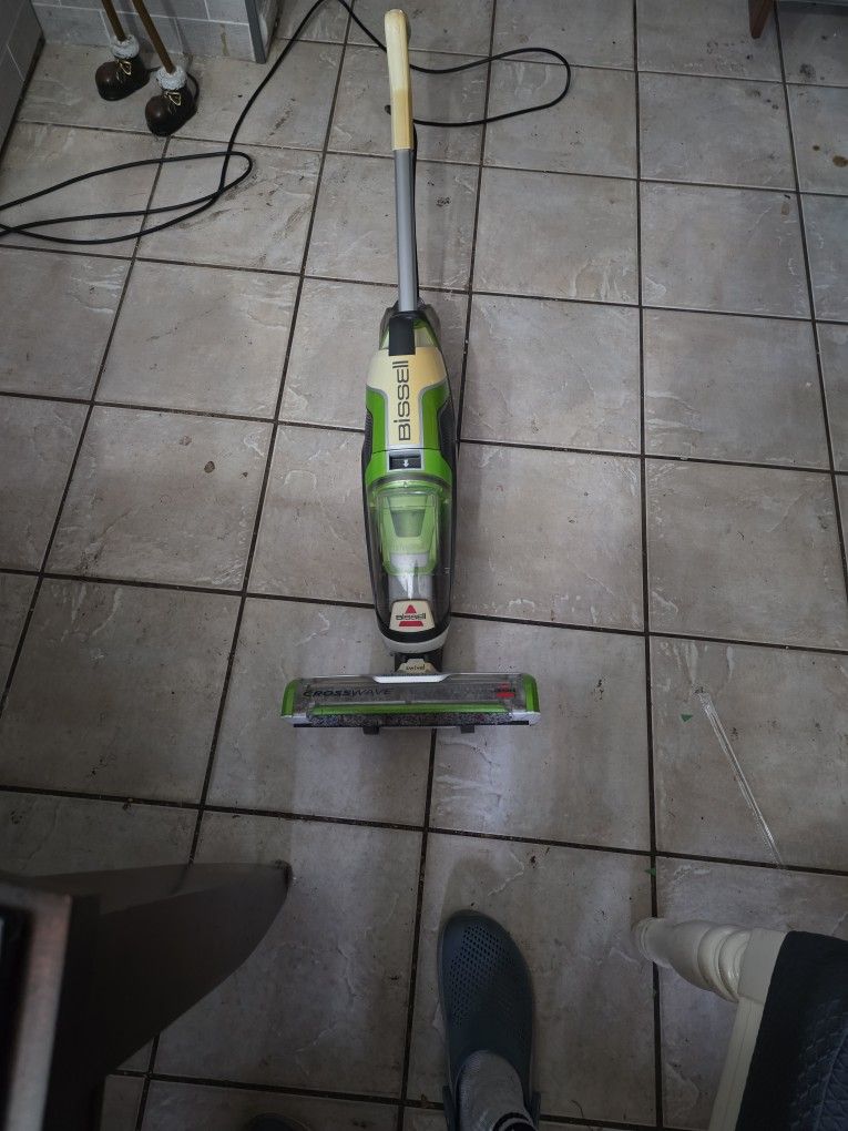 BISSELL VACUUM/CLEANER