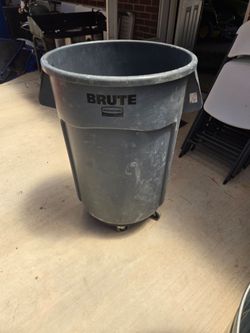 Rubbermaid brute and aluminum trash can