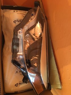 2015 Toyota Corolla left headlight / driver side like new