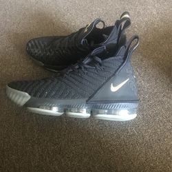 Lebron XVl Men’s Shoes Size 81/2