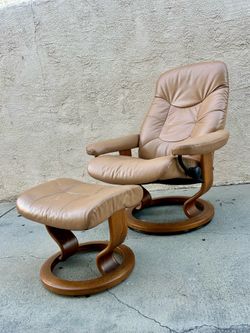 Stressless ekornes recliner chair with ottoman