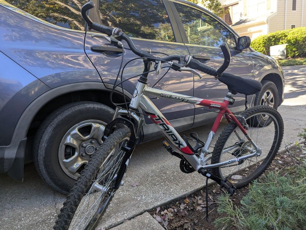 Triax VBX3000 Mountain Bike - 26" wheels. 21 Speed Bike in Red and Silver with kickstand. Good shape. Only the bake break needs adjustments. Good Tyre