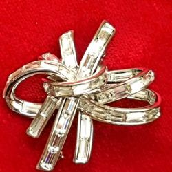 VINTAGE NOLLAN MILLER GORGEOUS BROOCH MADE WITH SWAROVSKI CRYSTAL