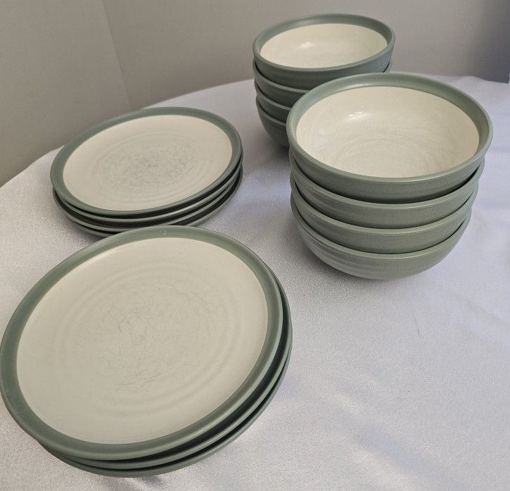 Noritake Stoneware Sierra Green 16 piece set *No Chips