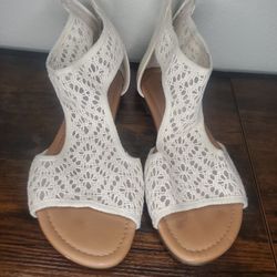 American Eagle Size 6 Sandal