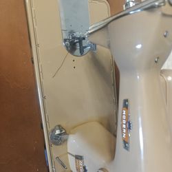 Sewing Machine De Luxe 