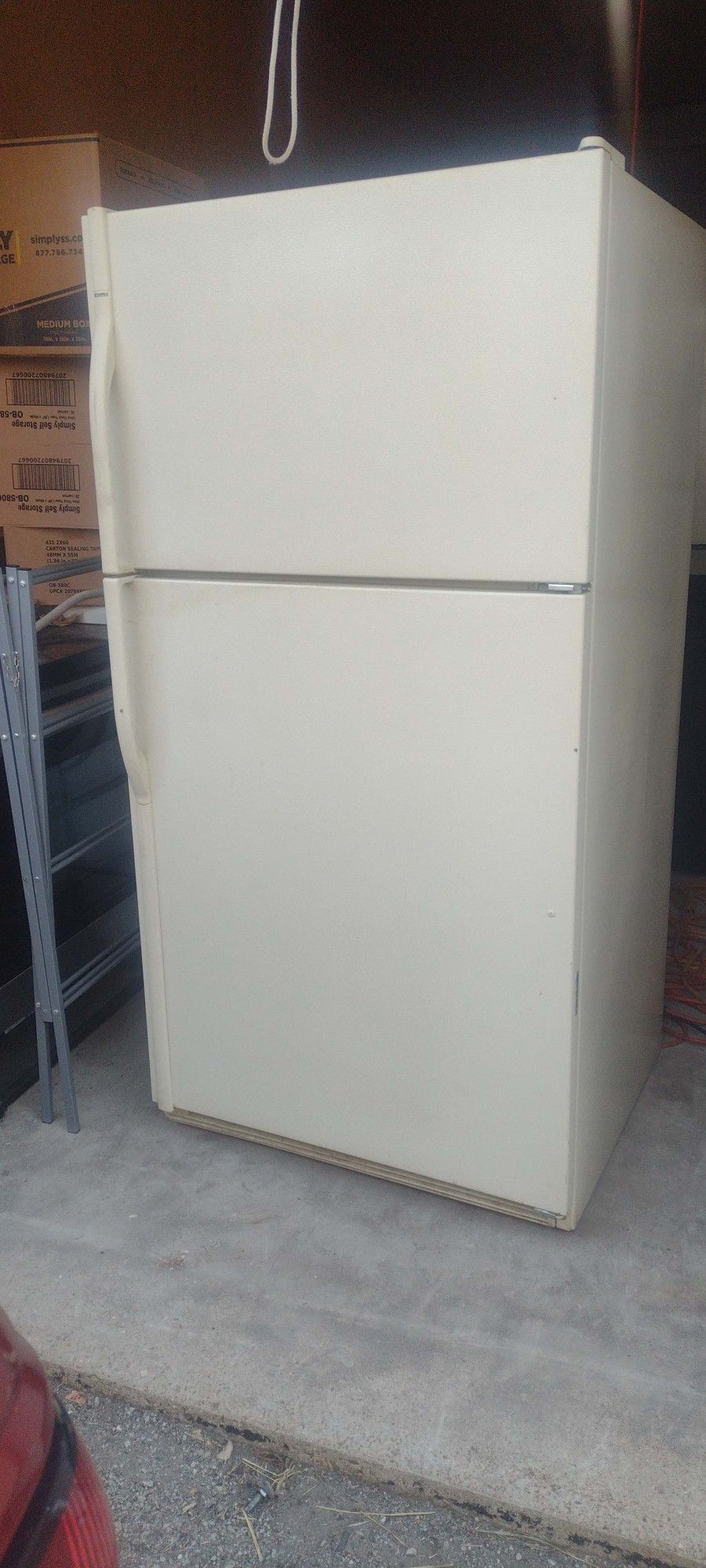 LIKE NEW FULL SIZE WHITE REFRIGERATOR