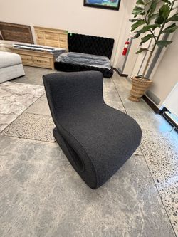 ACCENT CHAIR