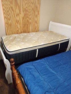 Twin sleigh bed