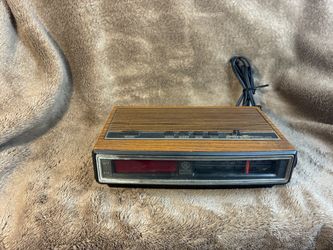 Vintage General Electric Walnut grain Alarm Clock Radio Model 7-4625C AM/FM