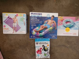 Various pool floats