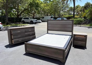 Beautiful Bedroom Set Queen Size Solid Wood Gray Color In Excellent Condition by Malaysia Furniture