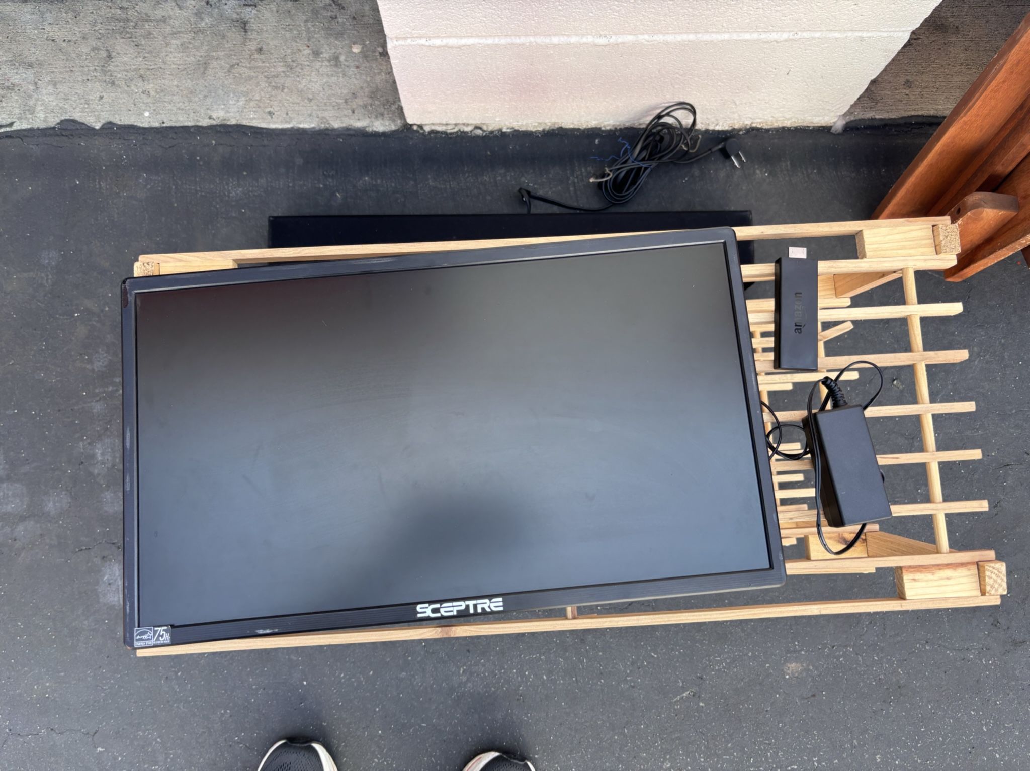 Samsung Smart TV, Scepter Monitor, Samsung Sound bar