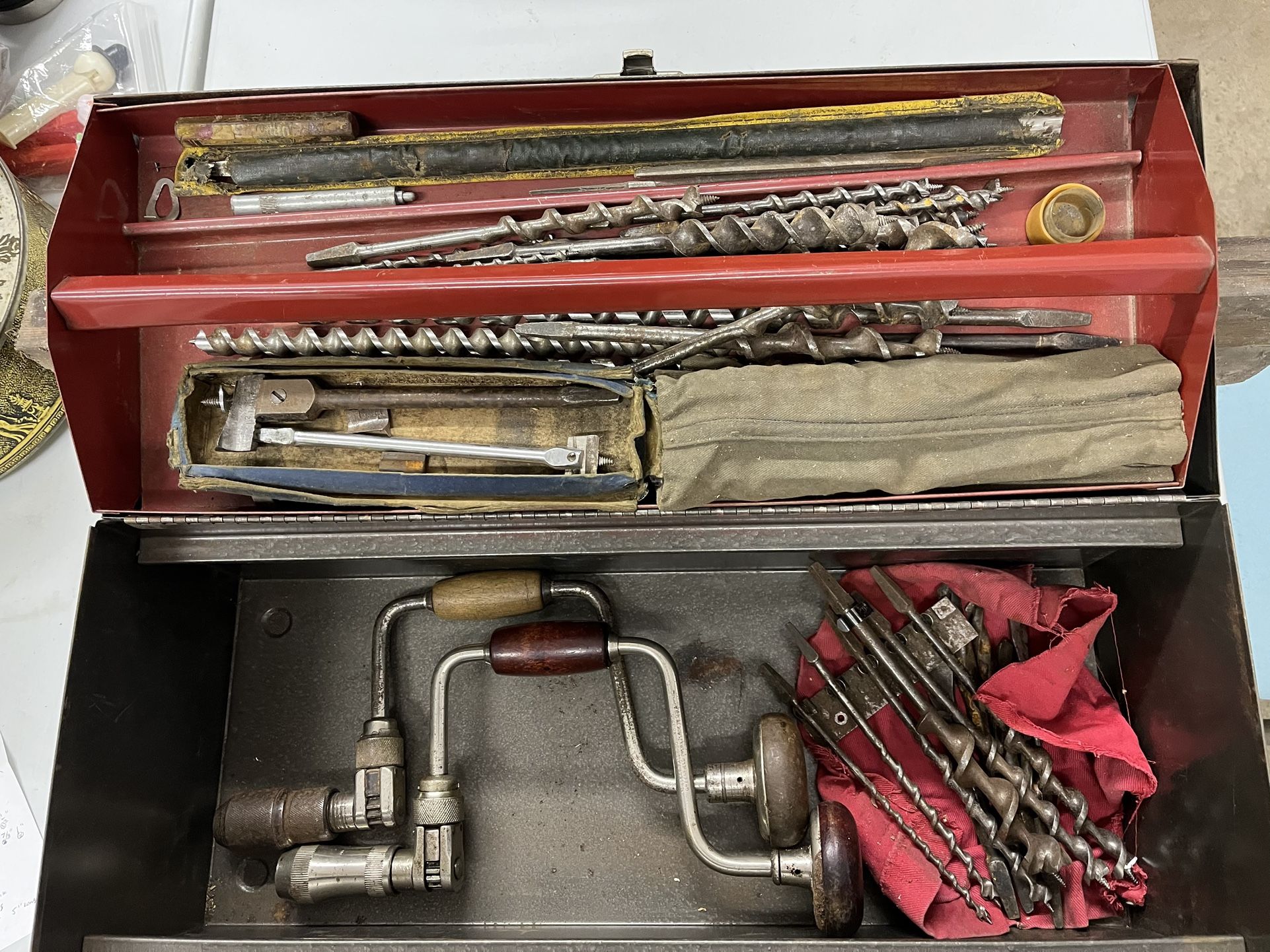 Auger drills and Braces, includes Toolbox - A Lot of Vintage Tools