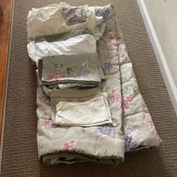 Queen Bedding. Everything Included. $25