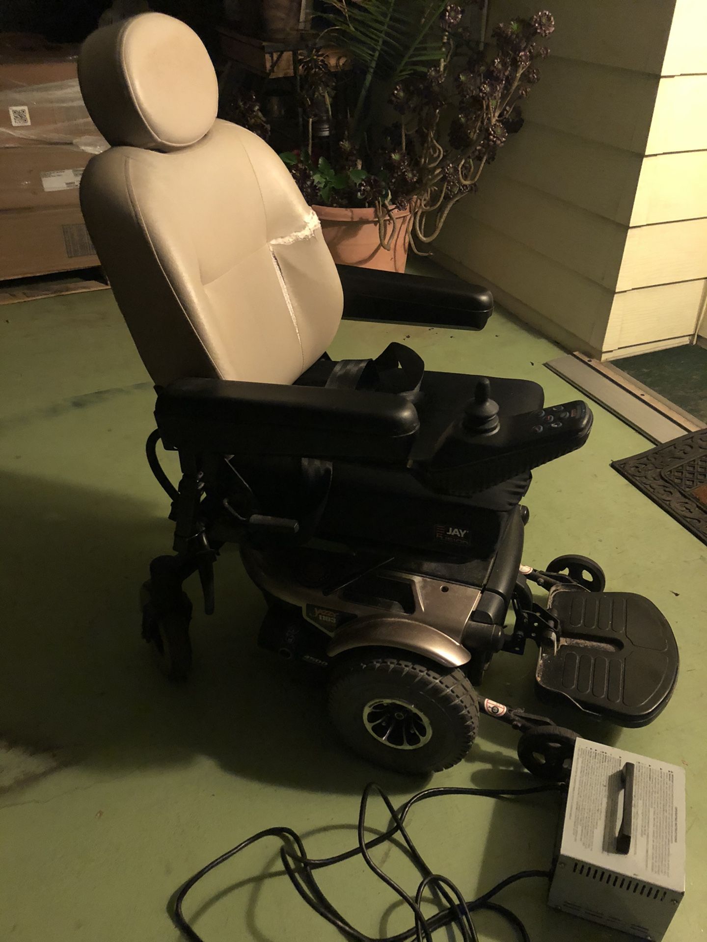 2003 JAZZY 1103 ULTRA MOTORIZED WHEELCHAIR for Sale in Yucaipa, CA