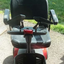 GOGO Elite Traveller PLUS! 4-Wheel POWER SCOOTER! LONG LASTING Battery INCLUDED! LIKE NEW!