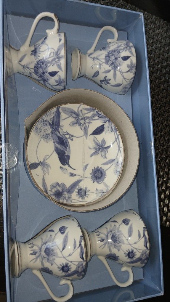 Grace fine Porcelain Teacup and saucers 4 PC