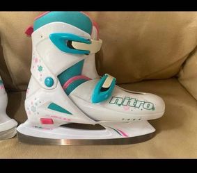 New or like new Ice skates adjustable size 4-7, shoe size 4, 5, 6, 7