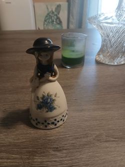 ​Vintage Ceramic Lady Bell – Blue Onion / Blue Rose Style
​Collectible Porcelain Southern Belle Figurine Bell