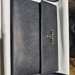 Authentic Prada Women's Wallet In New Condition Blk Leather