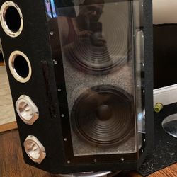 2 10” Beyma. 1000 Watt Mids 2 Audio pipe Titanium Supper Tweeters Boss 2400watt Amp 