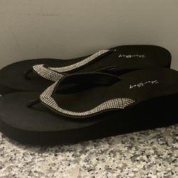 STAR BAY PLATFORM WEDGE THONG/FLIP FLOP SANDALS (WOMEN’S US 9/BLACK/SILVER) 🩴🩴