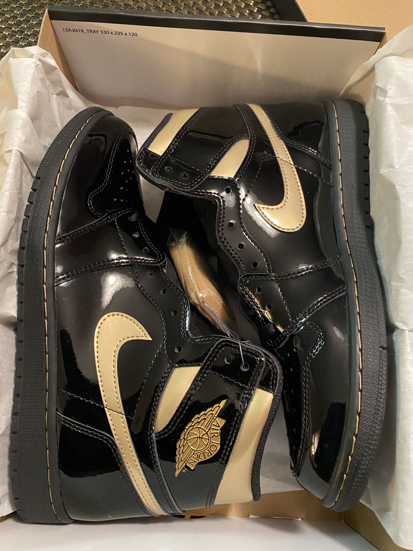Jordan Retro 1 OG Metallic Gold (size 10.5)