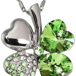 Lucky clover necklace. Green