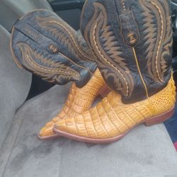 Crockodial Boots