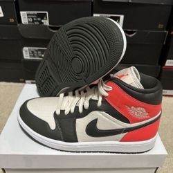 Nike Air Jordan 1 Mid SE Newsprint Red/White/Black DQ6078 100 Womens Size 9.5 / 8 Mens  Brand  New 