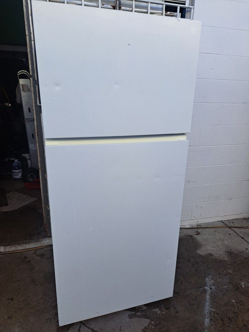 HISENSE REFRIGERATOR.(2021)USED.$249