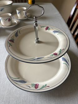 Lenox Poppies on Blue 2-Tier Serving Tray – Discontinued