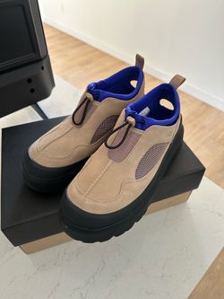 UGG AXIEL SHOE sz 12