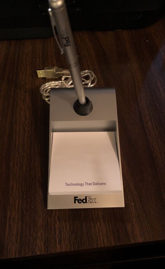 FedexDesktop Post it Holde w Electronic Pen n 4 USB Ports ( Part of a Promotional Incentive! Nice Item!