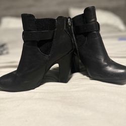 Black Boots 