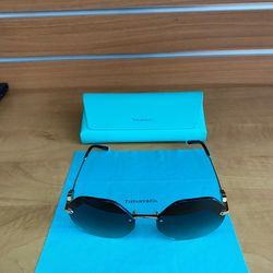 Tiffany & Co. sunglasses are likely the TF3077