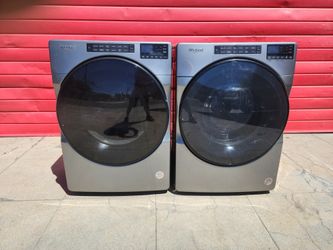 Whirlpool Front load Washer And Gas Dryer Set 