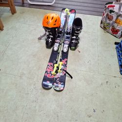 135cm Dynostar Skis Toddignol Noots 24.5 Helmet And Poles 