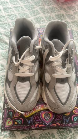 New balance sneakers grey