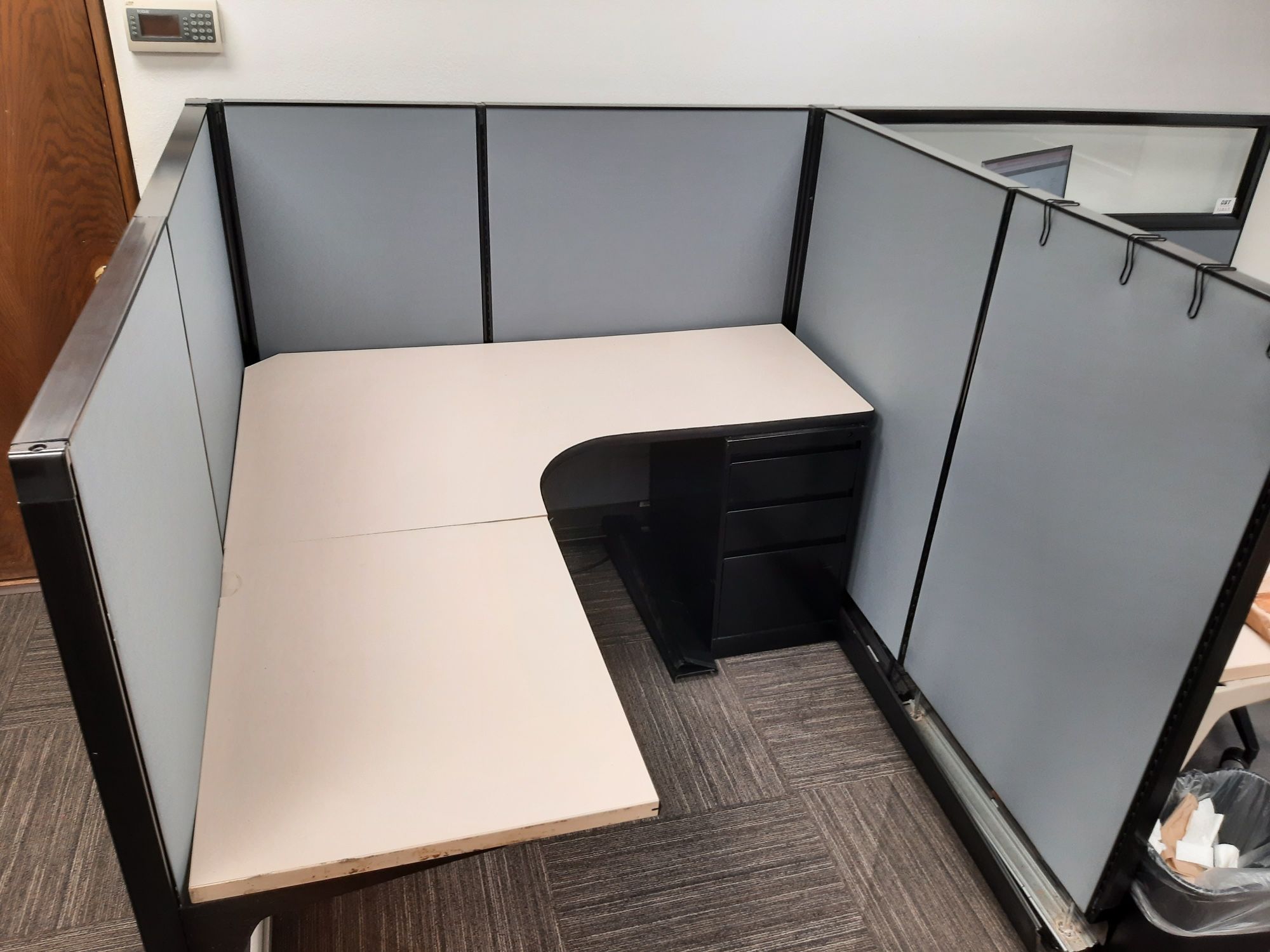 Cubical With Built In Desk