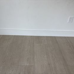 Porcelain oak wood-like tile