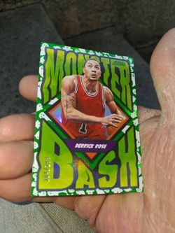 2026 Panini Score-A-Treat Derrick Rose #270 Chicago Bulls ("Monster Bash" Green Holo Ghosts) Border Parallel, which is limited numbered "284/299. NM/M