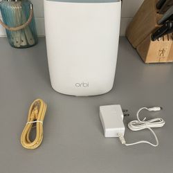 NETGREAR Orbi RBR50 - Tri-Band WiFi Router Home Mesh-Ready AC3000.