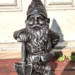 Brand New 18 Inch Metal Paint Look Gnome Solid 15 lbs
