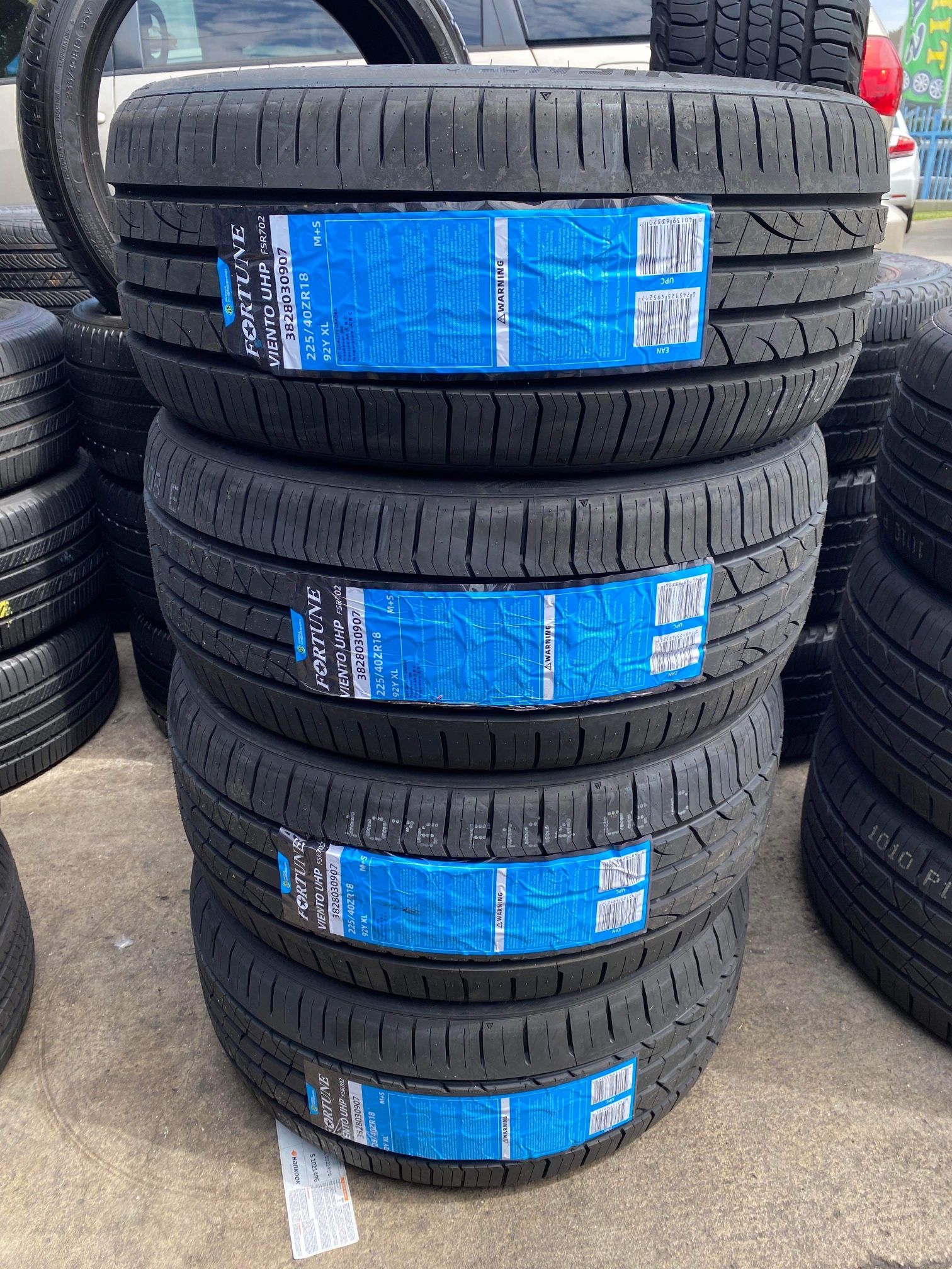 225/40/18 Fortune SET OF NEW TIRES INSTALLED AND BALANCED, 4 LLANTAS NUEVAS INSTALADAS Y BALANCEADAS