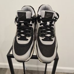 Nike Air Max Invigor Print - Cool Grey - Size 8.5 (Lightly Worn)