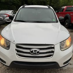2012 HYUNDAI SANTA FE GLS  FINANCING AVAILABLE THROUGH LENDERS! Clean Carfax! Clean title!  Just inspected 05/26 , serviced and detailed!  2.4L engine
